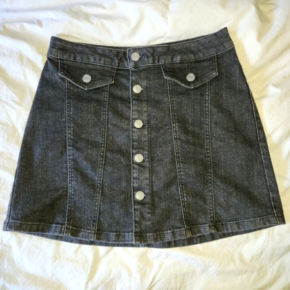 Garage black stretch denim button front miniskirt in size medium - Picture 9 of 12
